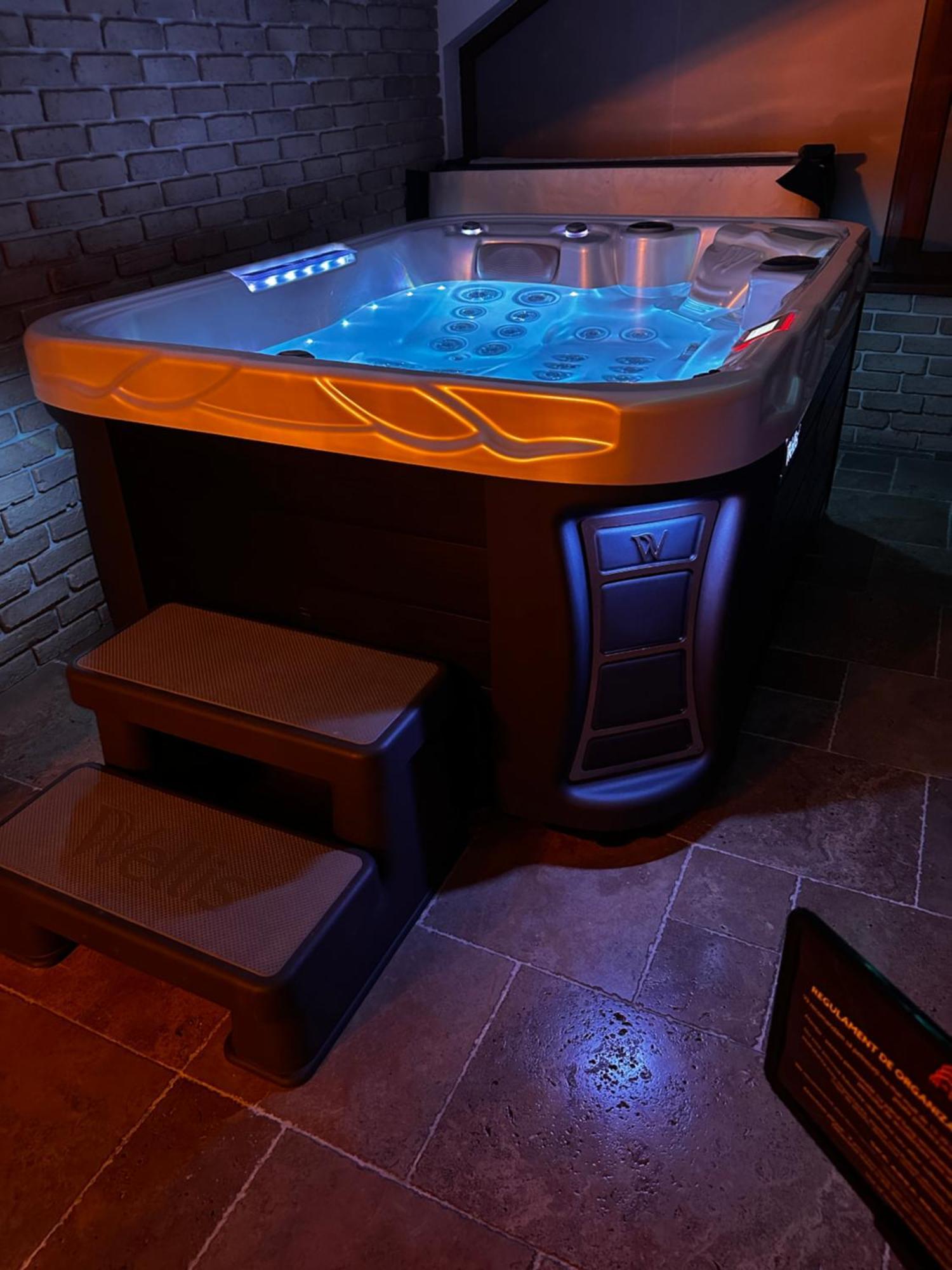 The Residence Central Jacuzzi Boutique (Adults Only) كلوج-نابوكا المظهر الخارجي الصورة