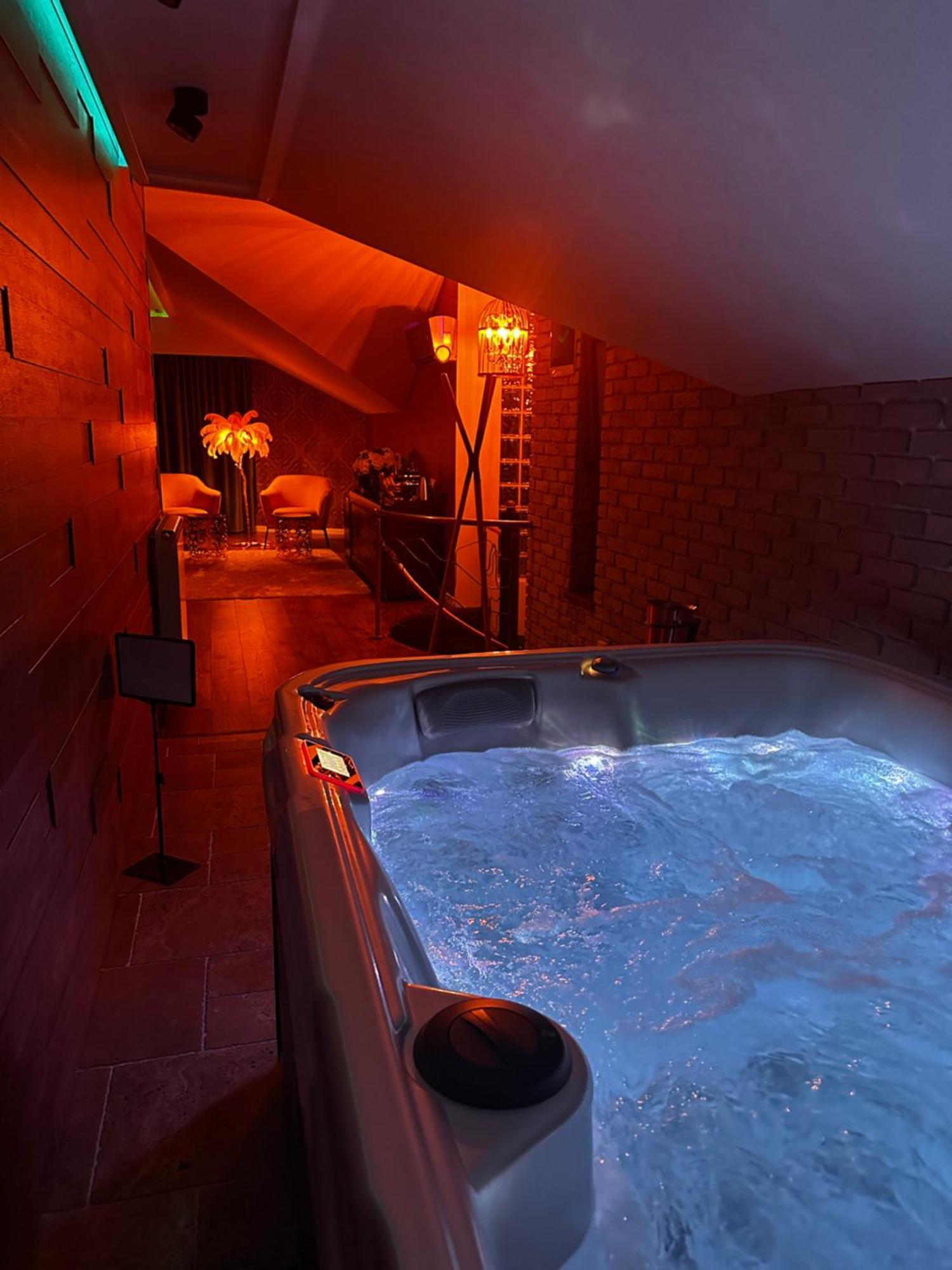 The Residence Central Jacuzzi Boutique (Adults Only) كلوج-نابوكا المظهر الخارجي الصورة