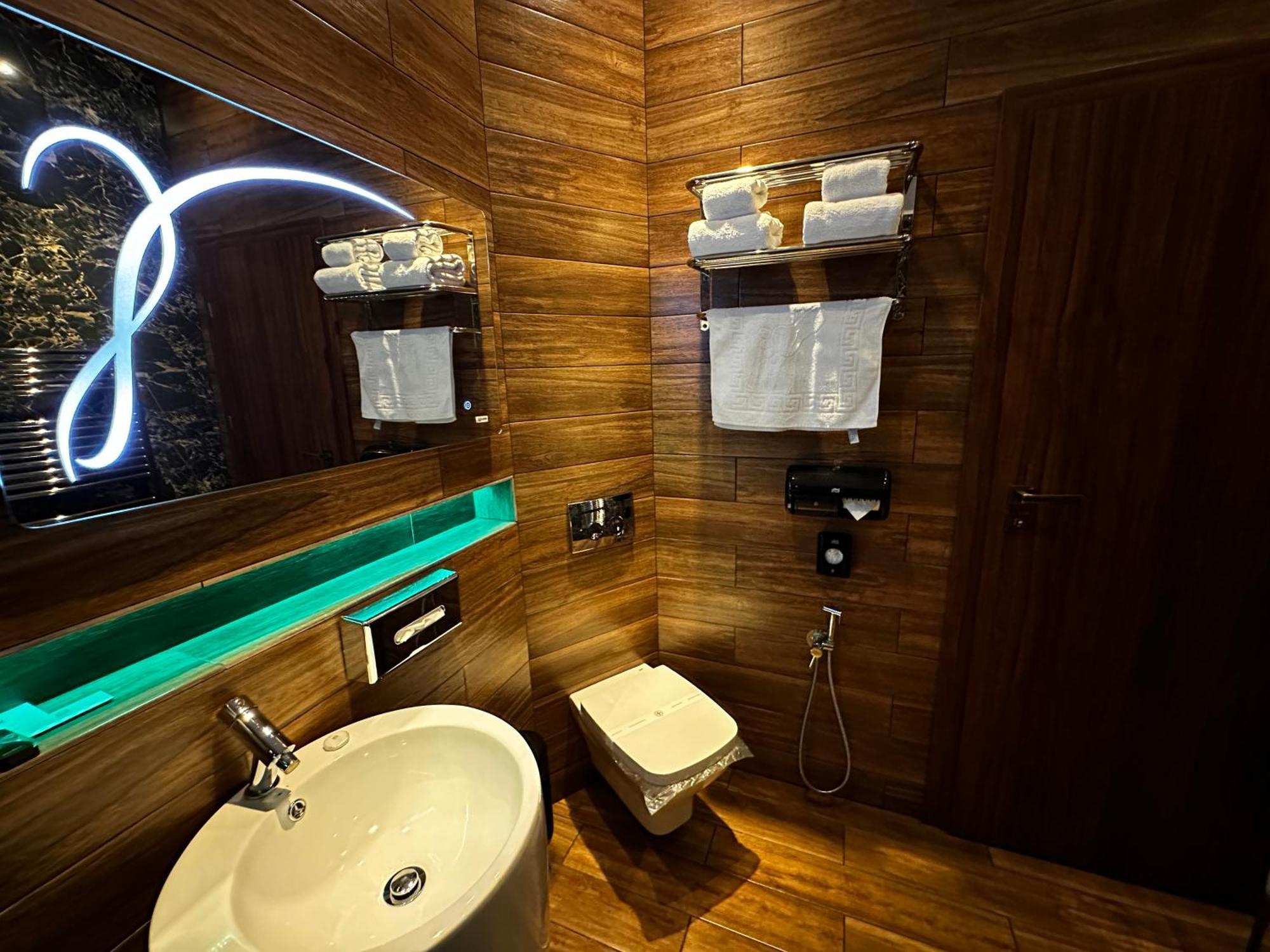 The Residence Central Jacuzzi Boutique (Adults Only) كلوج-نابوكا المظهر الخارجي الصورة