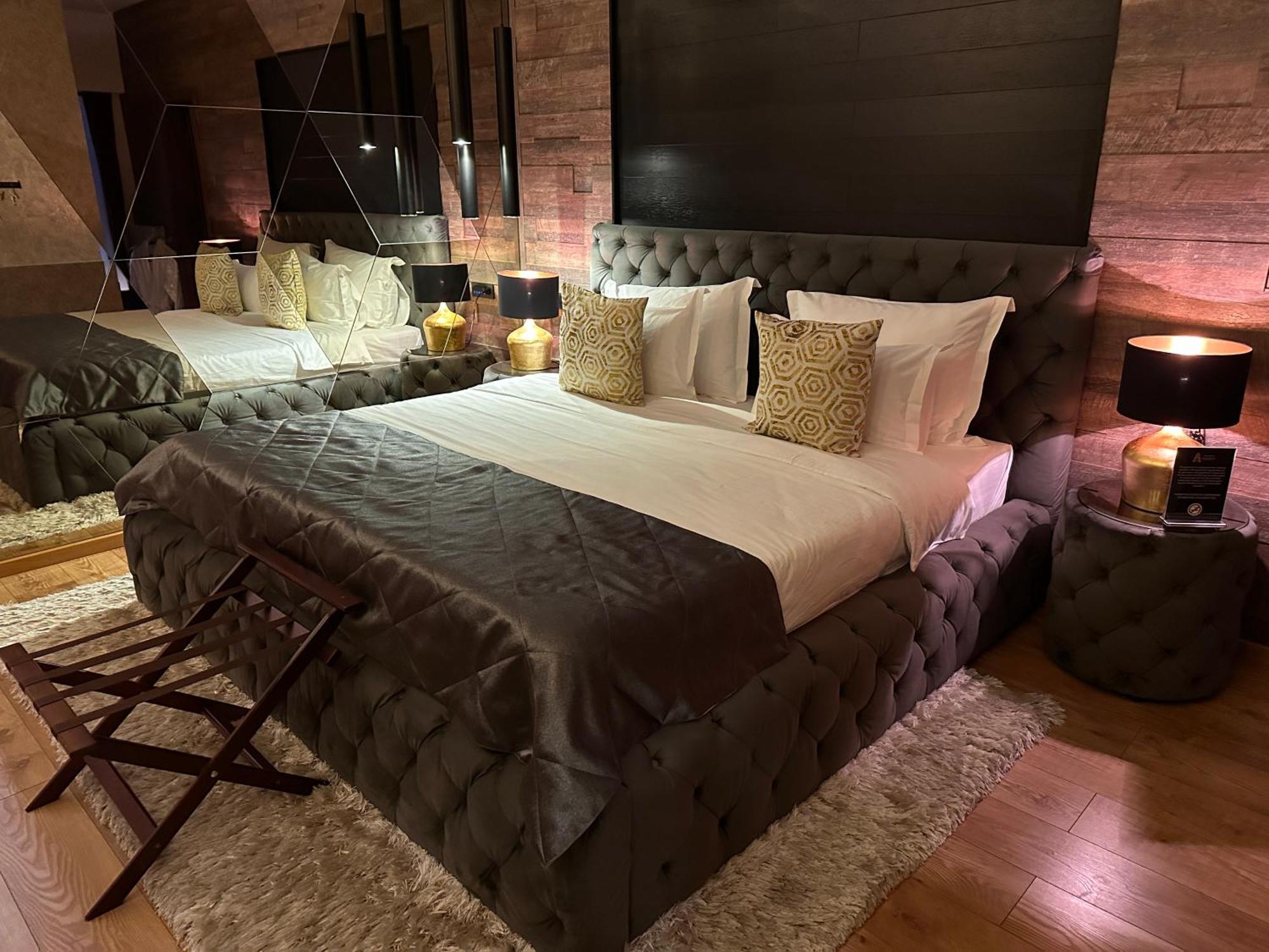 The Residence Central Jacuzzi Boutique (Adults Only) كلوج-نابوكا المظهر الخارجي الصورة