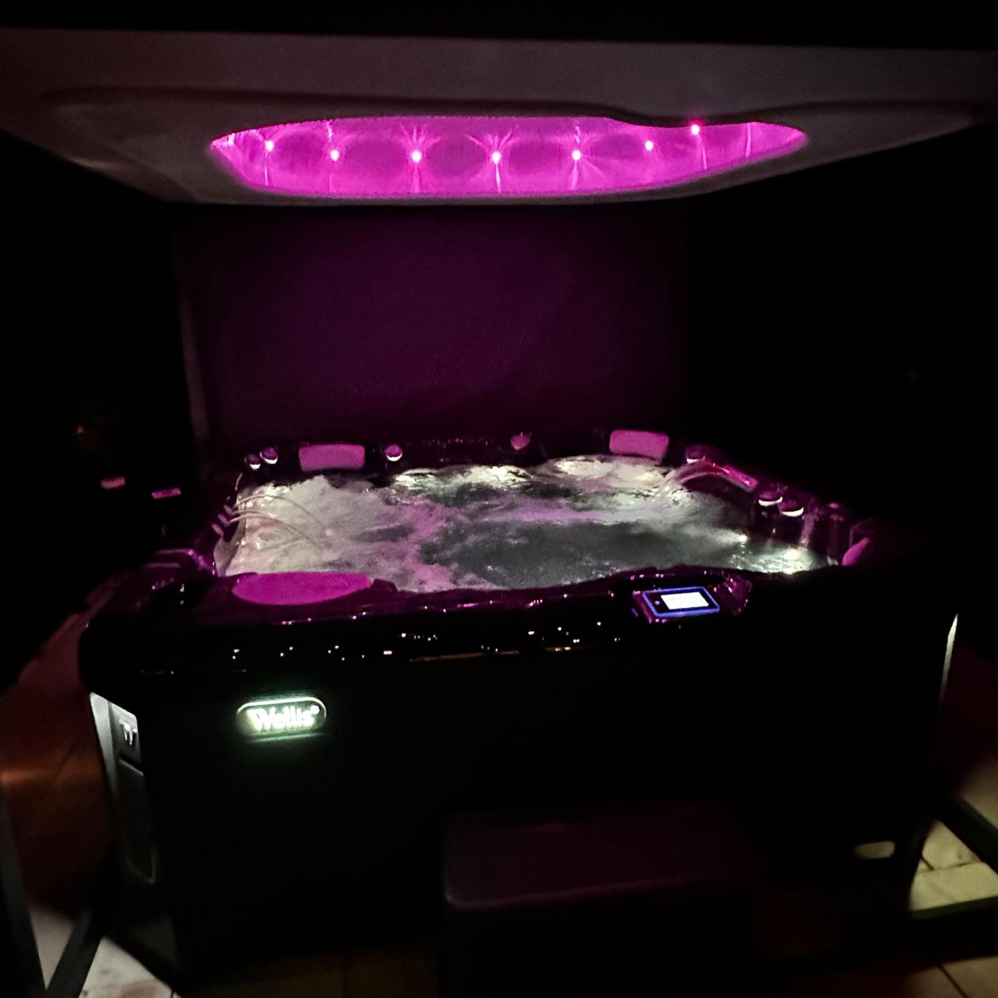 The Residence Central Jacuzzi Boutique (Adults Only) كلوج-نابوكا المظهر الخارجي الصورة