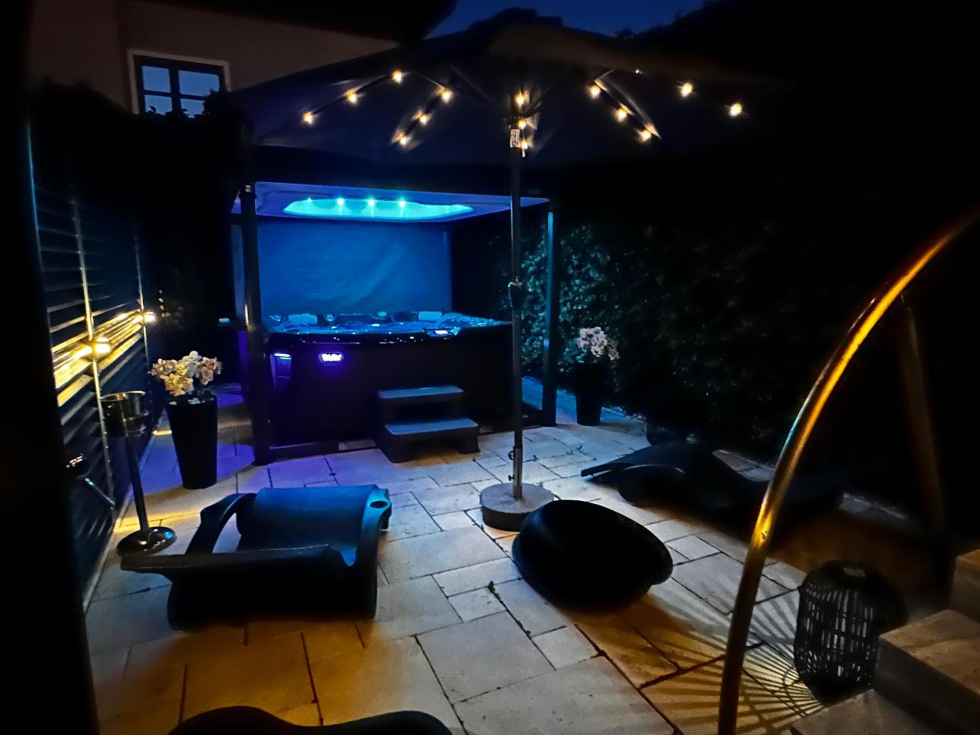 The Residence Central Jacuzzi Boutique (Adults Only) كلوج-نابوكا المظهر الخارجي الصورة