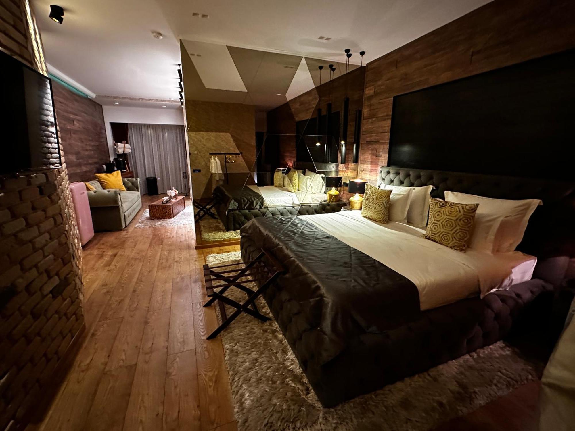 The Residence Central Jacuzzi Boutique (Adults Only) كلوج-نابوكا المظهر الخارجي الصورة